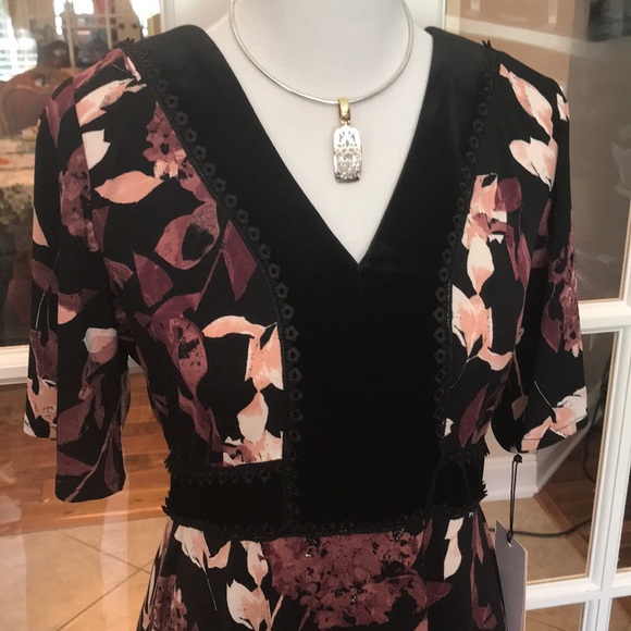 5🌟- Unique Ivanka Trump Dress - Picture 2 of 8